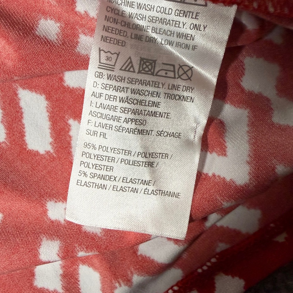 Susan Graver Red White Geometric Ikat Diamond Liquid Knit Scoop Neck Top Medium - Picture 4 of 6